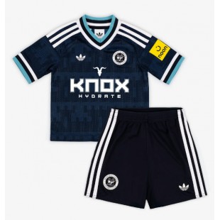 Newcastle United Bortedraktsett Barn 2026-27 Korte ermer (+ bukser)